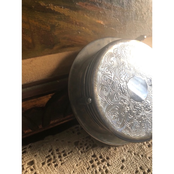 Medallion-Silver Coasters 6pc with Base - Picture 4 of 8